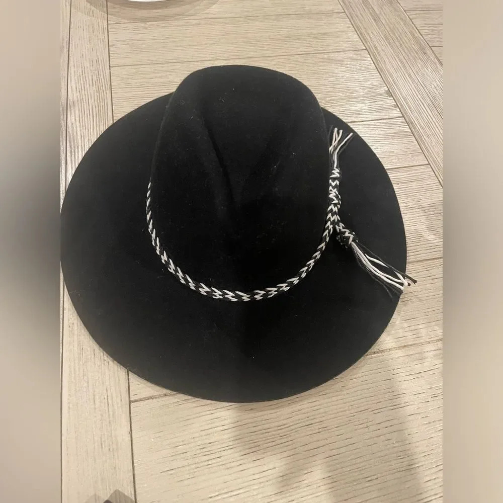 NWT Free People Mossant Braided Black Felt Hat
(NWT
Size M - Picture 2 of 9